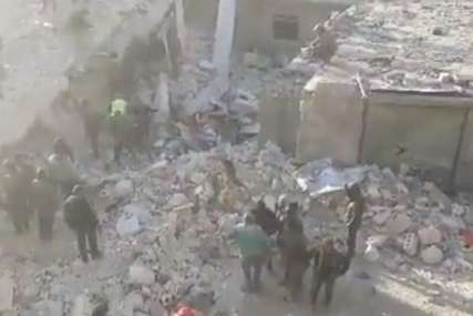 Objavljeni stravični prizori: Dijete poginulo prilikom urušavanja zgrade, stradalo najmanje 10 ljudi (VIDEO, FOTO)