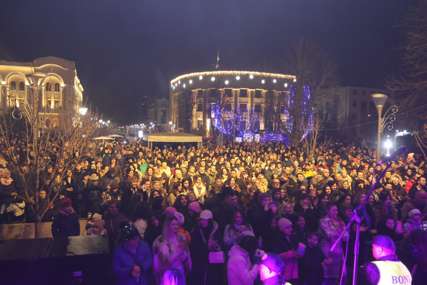 Banjalučani dočekali pravoslavnu Novu godinu ispred Hrama Hrista Spasitelja (FOTO, VIDEO)