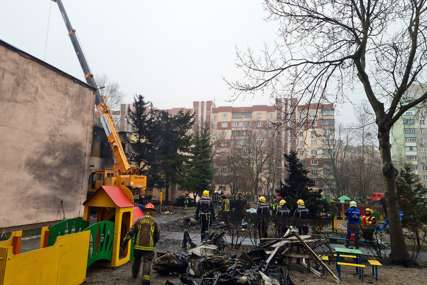 Srušio se helikopter u Kijevu kod zgrade vrtića "Djeca su bila unutra, ima žrtava" (VIDEO)