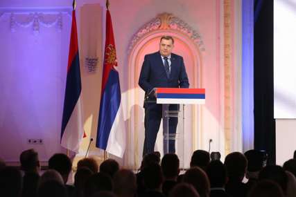 "Krajnji cilj je slobodna Srpska" Dodik na svečanom prijemu povodom Dana Republike (FOTO)