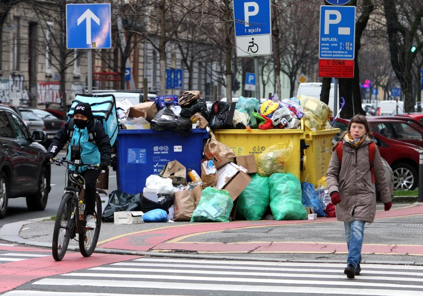 Hrpe smeća na ulicama Zagreba