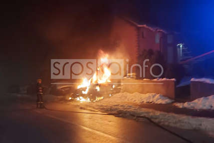 Brza reakcija pripadnika policije Istočno Sarajevo: Identifikovane 3 osobe koje su zapalile Sladojin automobil