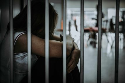 Sud više nema milosti: Majka 3 djece ide u zatvor zbog neplaćanja alimentacije