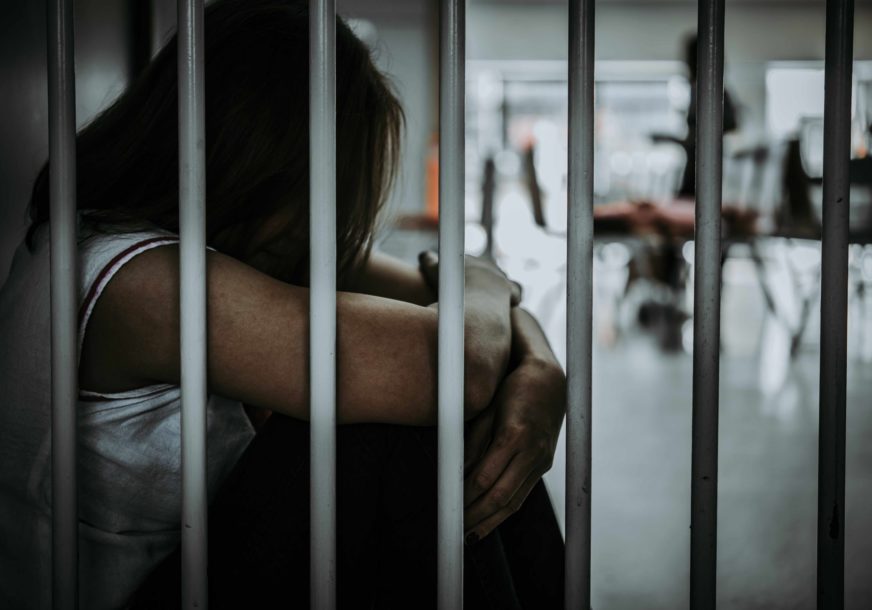 Žena ide u zatvor zbog neplaćanja alimentacije
