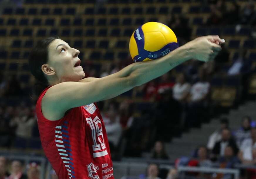 Tijana Bošković udara loptu