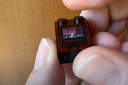 MAJSTORSKA MINIJATURIZACIJA Računar smjestio u lego kockicu i uspio da pokrene kultnu igricu (VIDEO)