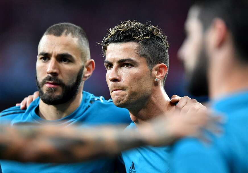 Karim Benzema i Kristijano Ronaldo zagrljeni