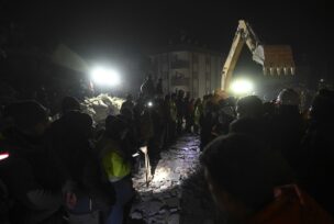 Spasavanje tročlane porodice ispod ruševina