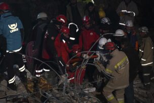 Spasavanje tročlane porodice ispod ruševina