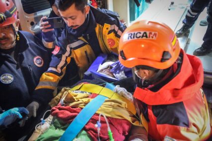 Žena ispod ruševine 162 sata bila zemljotresa