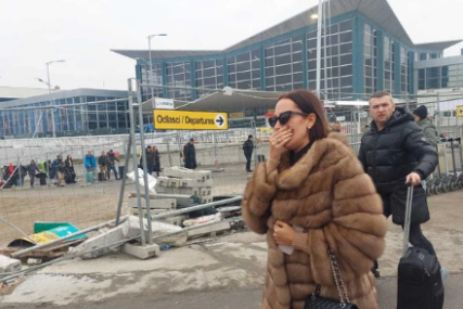 Aleksandra Prijović na aerodromu u bundi od nerca