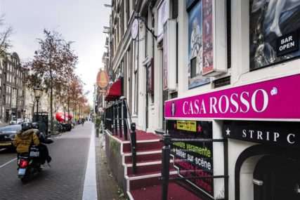 Turisti izazvali revolt građana: Zabranjuje se marihuana u Četvrti crvenih fenjera u Amsterdamu, ali to nije sve