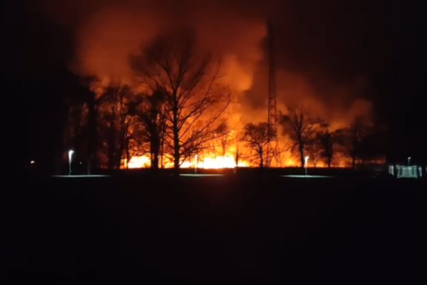Vatrogasci sumnjaju na namjerno podmetanje: Izbio požar na nekoliko lokaliteta u Tuzli