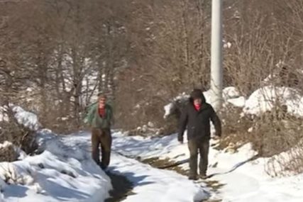 ZABORAVLJENI OD SVIH Mještani srpskog povratničkog sela kod Bihaća prepušteni sami sebi, nemaju ni struju (VIDEO)