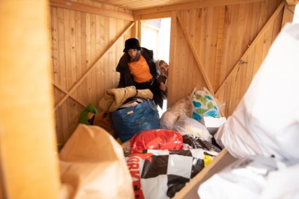 Potrebne deke, zimska odjeća i potrepštine za bebe: Udruženje iz BiH prikuplja donacije za Tursku i Siriju (FOTO)