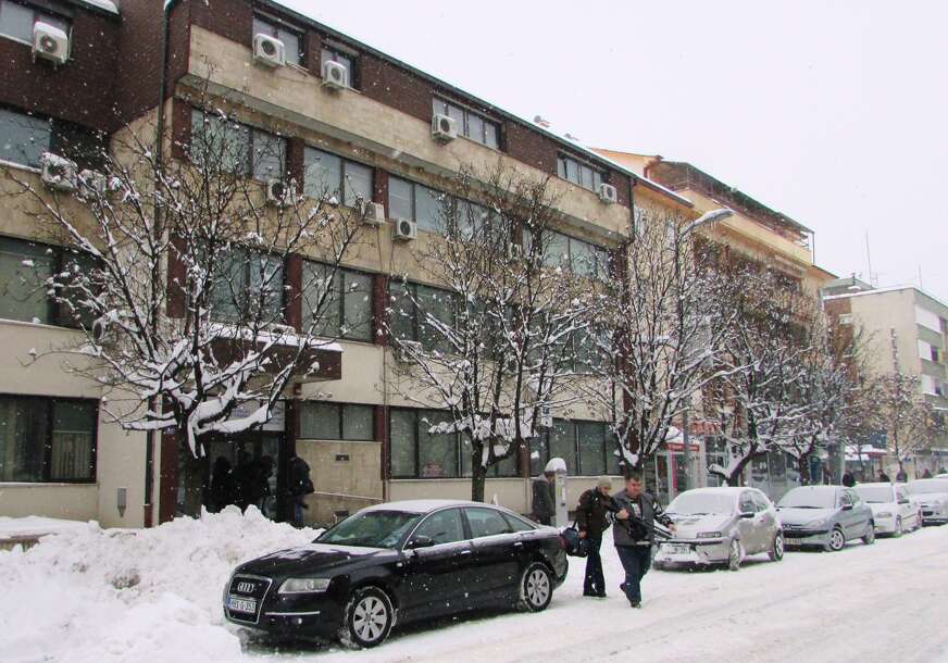 Bijeli pokrivač poremetio i Gradišku: Zbog snježnih padavina 20 sela bez struje (FOTO)
