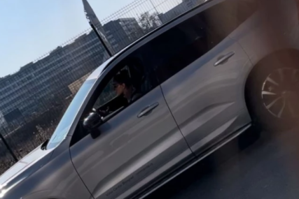 Jelena Đoković u luksuznim automobilu u Beogradu