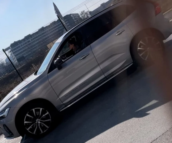 Jelena Đoković u luksuznim automobilu u Beogradu