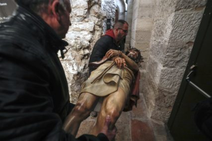 Incident u Jerusalimu: Policija uhapsila Amerikanca koji je srušio i slomio kip Isusa Hrista