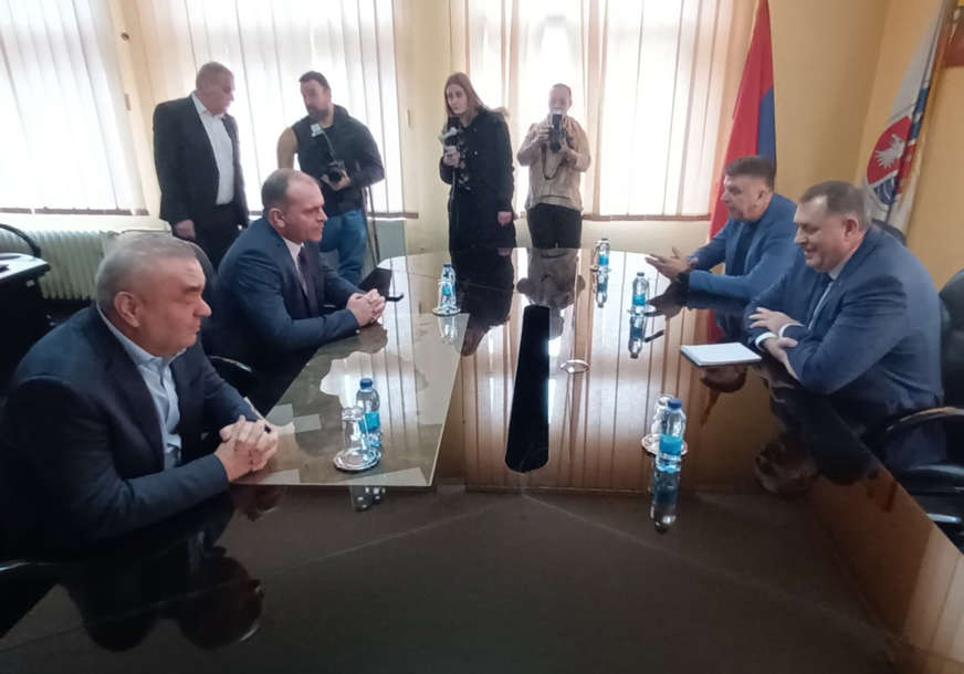 Milorad Dodik na sastanku