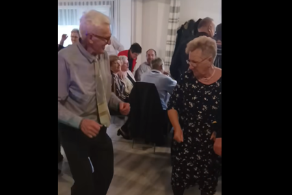 Razigrani i u penzionerskim danima: Ples ovo dvoje starijih ljudi postao je pravi HIT (VIDEO)