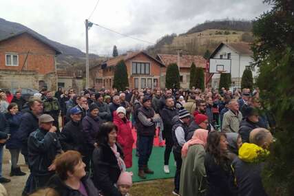 Protesti protiv geoloških istraživanja i rudnika zlata u Jezeru