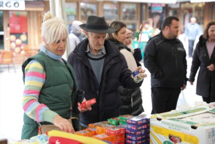 Na sve načine pomažu Turskoj i Siriji: U Sarajevu otvoren humanitarni bazar (FOTO)