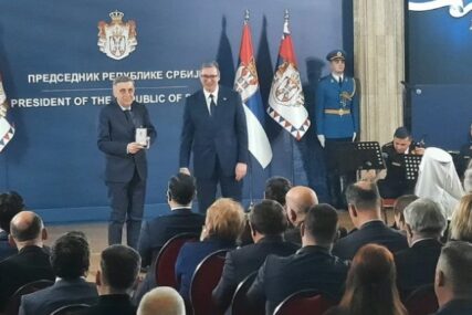 Vučić uručio Cicoviću Zlatnu medalju za zasluge "Odnosi Srpske i Srbije nikada nisu bili bolji"