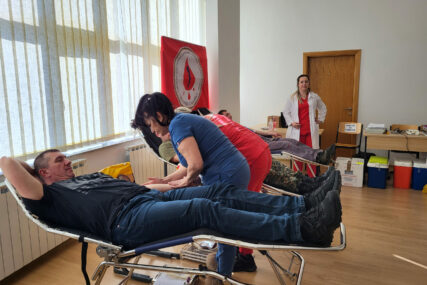 Prikupljene 63 doze dragocjene tečnosti: Akcija dobrovoljnog davanja krvi na Palama (FOTO)