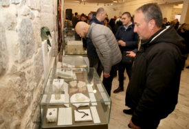 Obilježavaju značajan datum: Otvorena izložba "70 godina Muzeja Hercegovine u Trebinju, 70 izabranih predmeta" (FOTO)