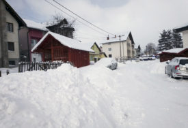 Snježni nanosi i do 2 metra: U Sokocu na terenu više od 15 mašina za čišćenje (FOTO)