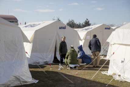 šatori za žrtve potresa