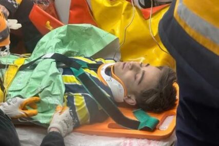 Dječak izvučen nakon 119 sati: Spavao u dresu Fenerbahčea (FOTO)