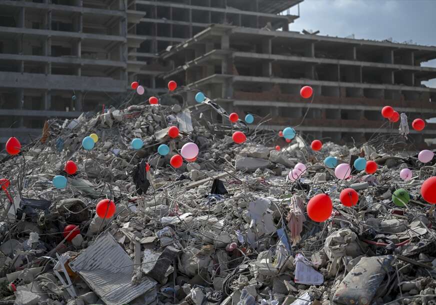  Baloni na ruševinama vrtića