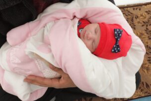  Beba Afra rođena pod ruševinama u Siriji