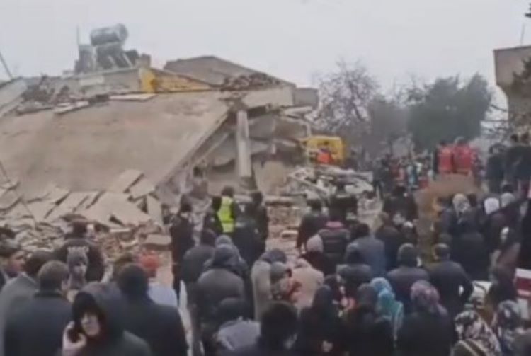 ZEMLJOTRES SRUŠIO BOLNICU Pacijenti i ljekari zatrpani u ruševinama na granici Turske i Sirije (VIDEO)