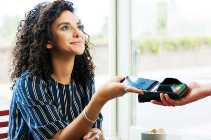 Izbjegnite gužve i uštedite i vrijeme i novac koristeći najbolje ocijenjenu aplikaciju mobilnog bankarstva