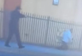 Policajci ubili crnca sa amputiranim nogama: Navodno je nekog čovjeka izbo nožem, pa krenuo da bježi (UZNEMIRUJUĆI VIDEO)