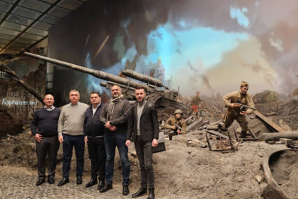 NEVJEROVATNI PRIZORI Delegacija Narodne skupštine Srpske posjetila Centralni muzej Velikog otadžbinskog rata u Moskvi (FOTO)
