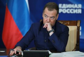 "Građani, sudije pažljivo pogledajte u nebo"Medvedev najavio monstruozne posljedice