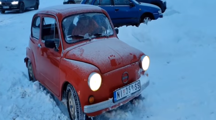 automobil u snijegu