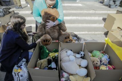 Ostali su bez domova i djetinjstva: Brojni građani doniraju igračke za djecu u Turskoj i Siriji (FOTO)