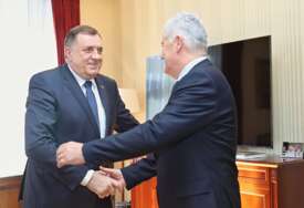 (VIDEO) Dodik helikopterom stigao u Mostar: U toku sastanak delegacija SNSD i HDZ BiH