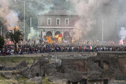 Italija bruji nakon poteza navijača: Dogovor sa Zagrepčanima, srpska zastava u Napulju