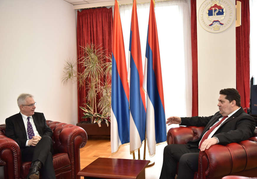 Nenad Stevandić razgovara sa Majklom Marfijem