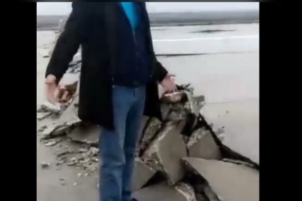 Jeziv snimak posljedica zemljotresa: Aerodromska pista se prepolovila u turskom gradu Hataj (VIDEO)