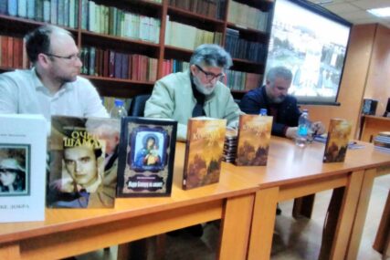 Posvećena slavnoj i mučeničkoj istoriji srpskog naroda: U Bratuncu promovisana knjiga pjesama "Vila sa Košara"