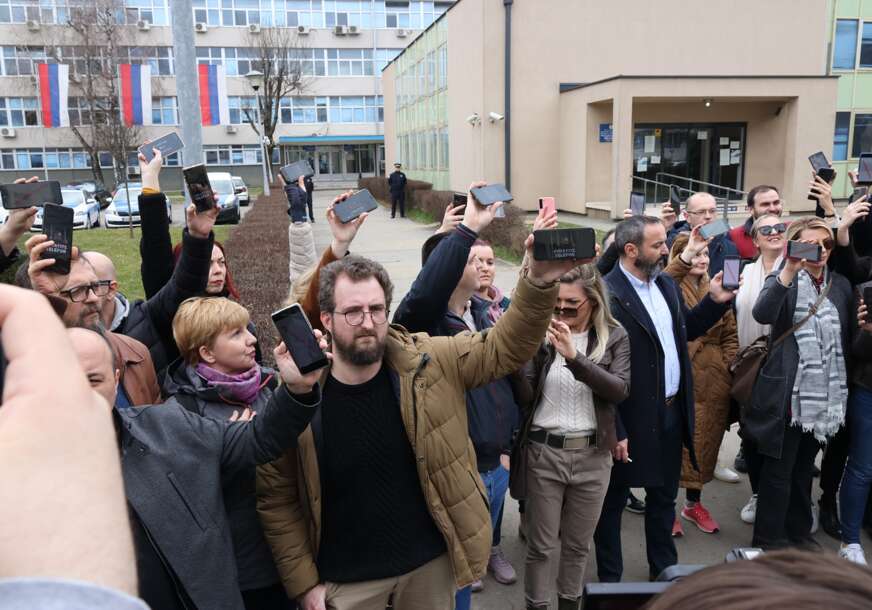 Protesti novinara u znak podrške Nikoli Morači