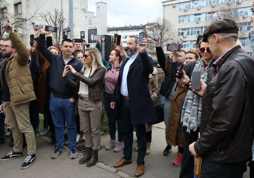 Protesti novinara u znak podrške Nikoli Morači