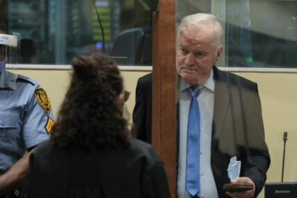 Advokat tvrdi da Ratka Mladića liječe nepravilno “General je mentalna gromada, ali fizički je kao list na vjetru”